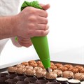 One Way Biobased Comfort Green Piping Bag, pack of 100. Alternative Image